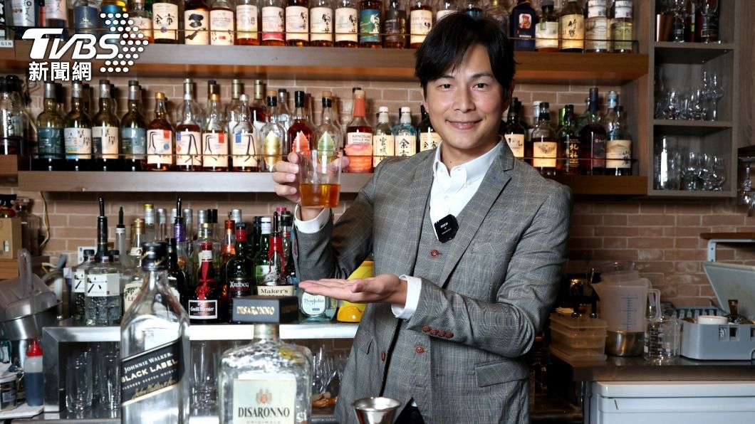 孫協志將這杯酒取名為「教父之戀夏」。(圖/梁恩誌攝)