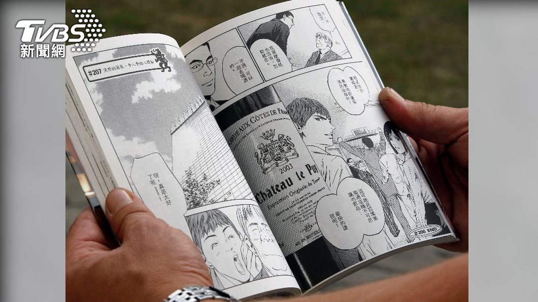 報導認為,日本漫畫的分鏡和構圖,相較於手機的條漫,能呈現更複雜的敘事。(圖/達志影像路透社)