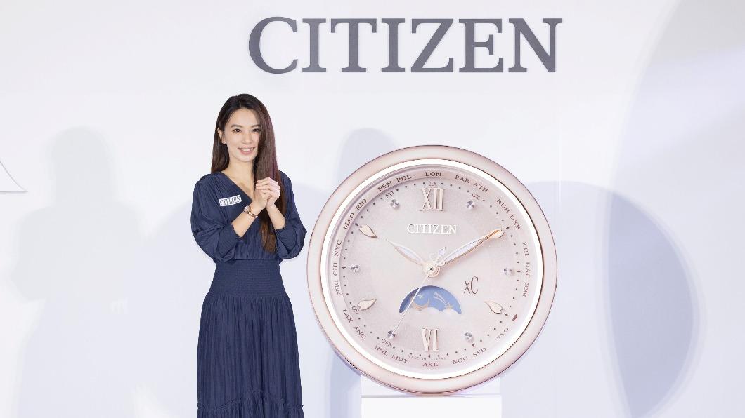 Hebe開心向媒體以及粉絲拜年。(圖/CITIZEN提供)