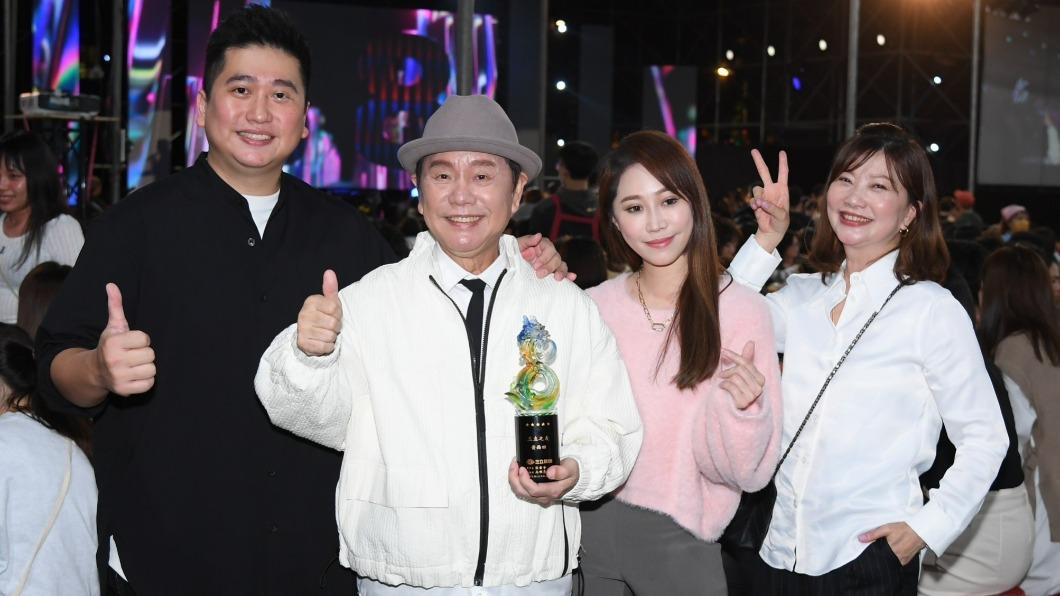 一家人罕見合體,相當開心。(圖/三立提供)
