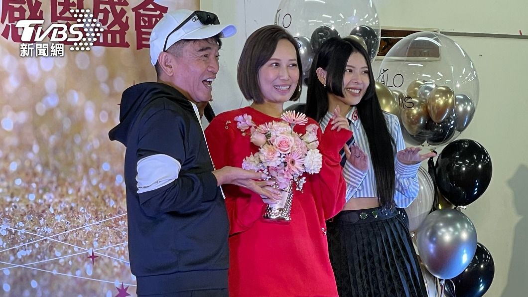 瑪菲司(中)事業有成,吳宗憲特地帶著女弟子MIUSA來見習。(圖/陳薈涵攝)