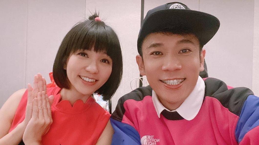 香蕉哥哥嗨喊「終於…又有」 甜曬夫妻合照:是值得恭喜的