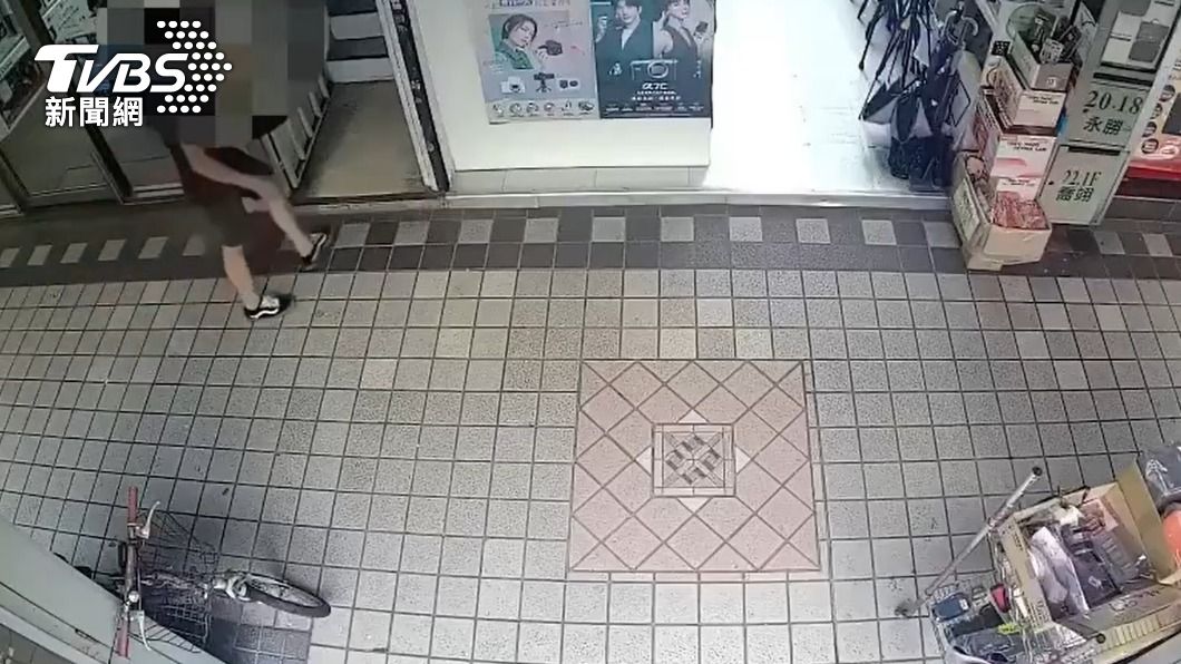 曾男闖入住家行竊,身影全被拍下。(圖/TVBS)