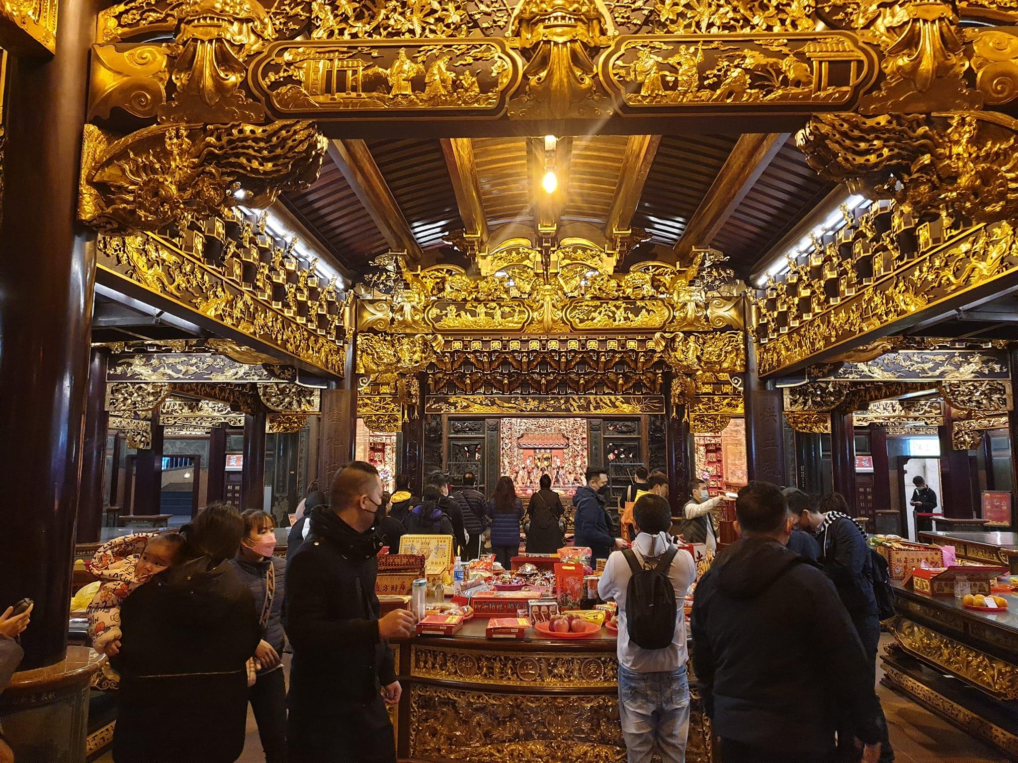 烘爐地南山福德宮發放8萬份發財金。(圖/翻攝自烘爐地南山福德宮臉書)