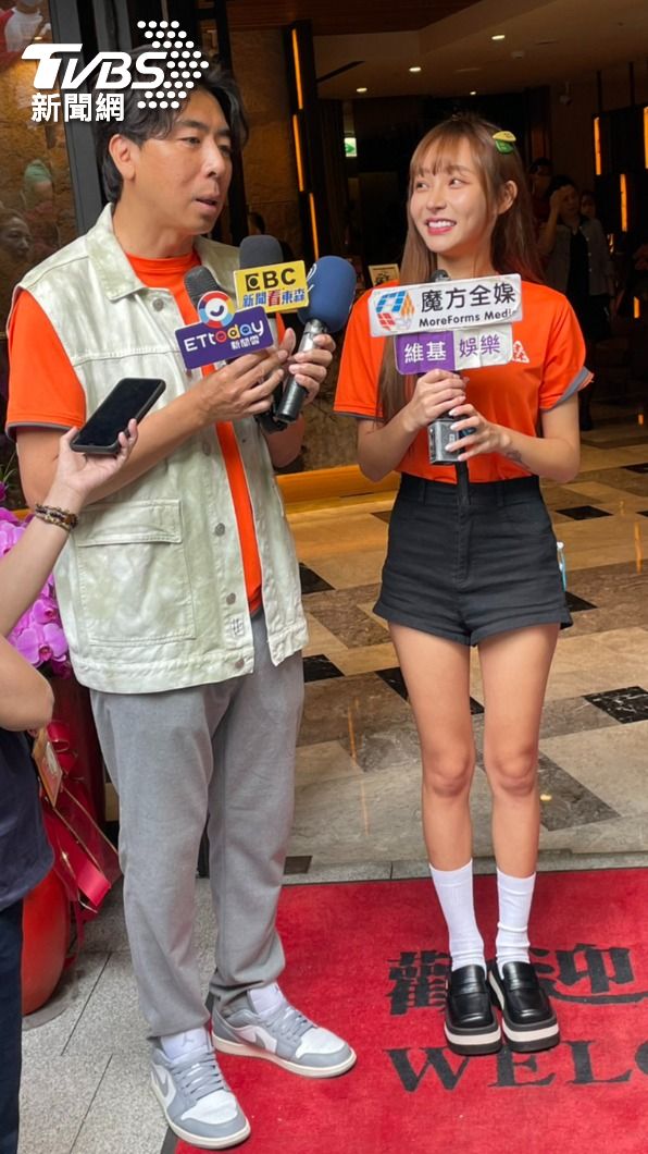 林襄(右)的身形看起來又更瘦。(圖/謝佩樺攝)