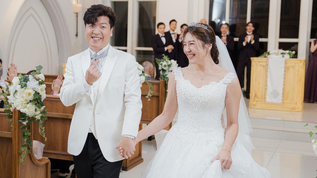 主播鄭亦真砸百萬補辦婚禮!「宋逸民避風頭缺席」親吐教會解散內幕