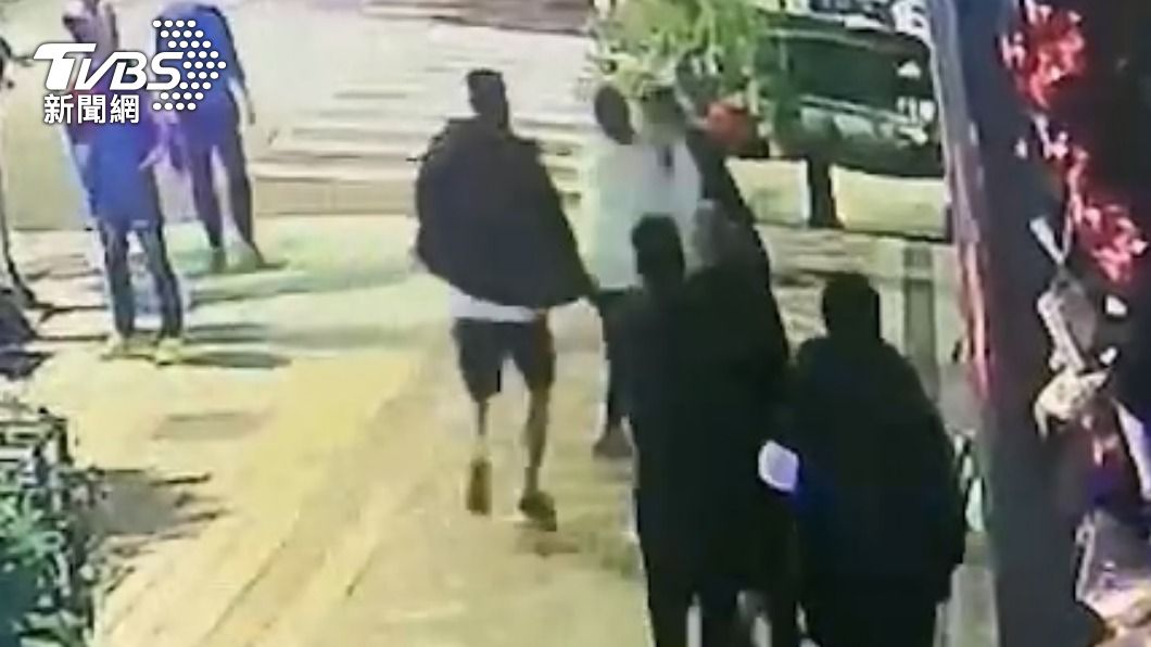 同事相約吃飯喝酒 「黃湯下肚突翻臉」4男扭打遭送辦
