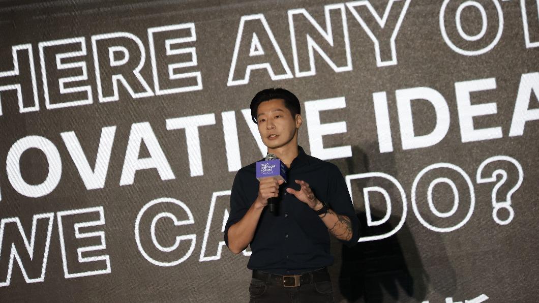 林昶佐擔任立委後,參與許多國際論壇場合,才發現專業英語與口說的重要性。(圖/林昶佐辦公室提供)