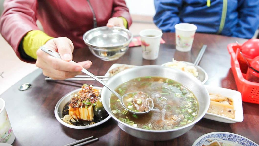 民進黨立委范雲介紹大安區美食口袋名單。(圖/范雲辦公室提供)