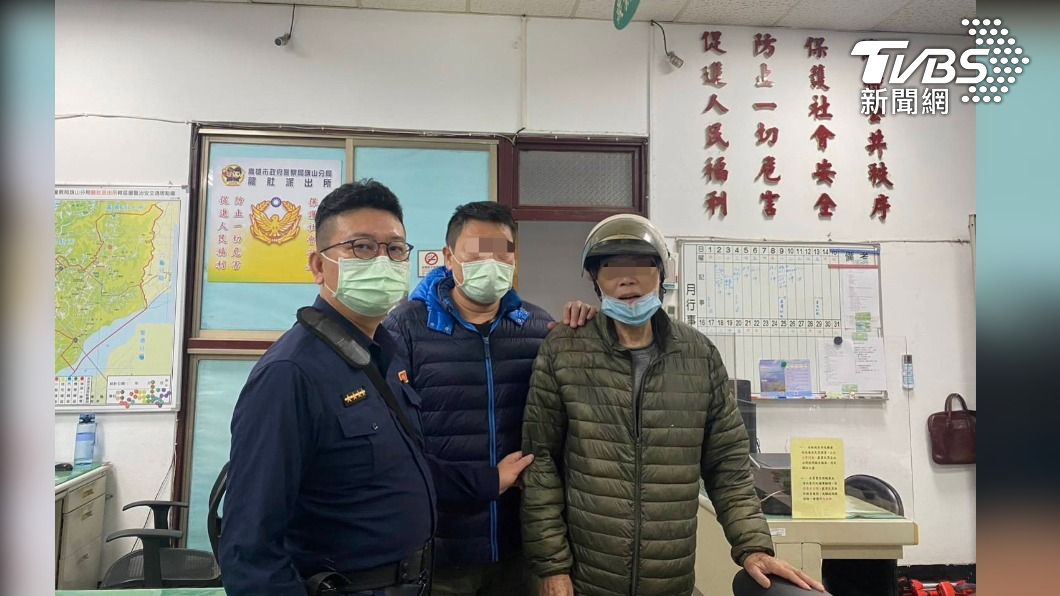 接獲警方通知才知道,子女前來領人激動 記者 何宜信/翻攝