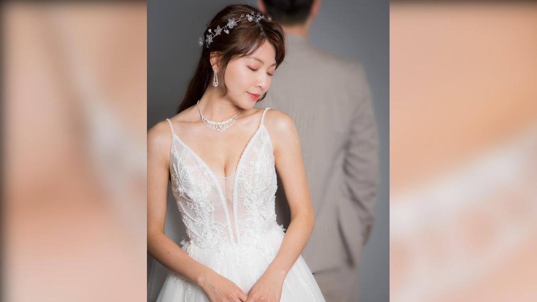 謝京穎點頭嫁了！婚紗照曝光　性感風格白紗美炸全場