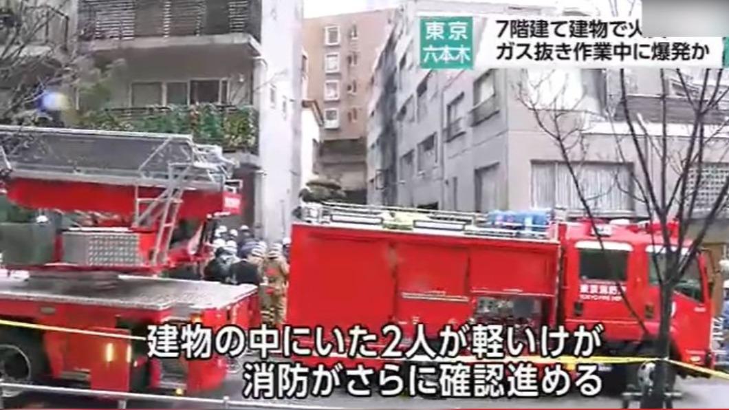 消防部門出動23輛消防車滅火,意外造成3人受傷,所幸都是輕傷無大礙。(圖/翻攝自《NHK》)