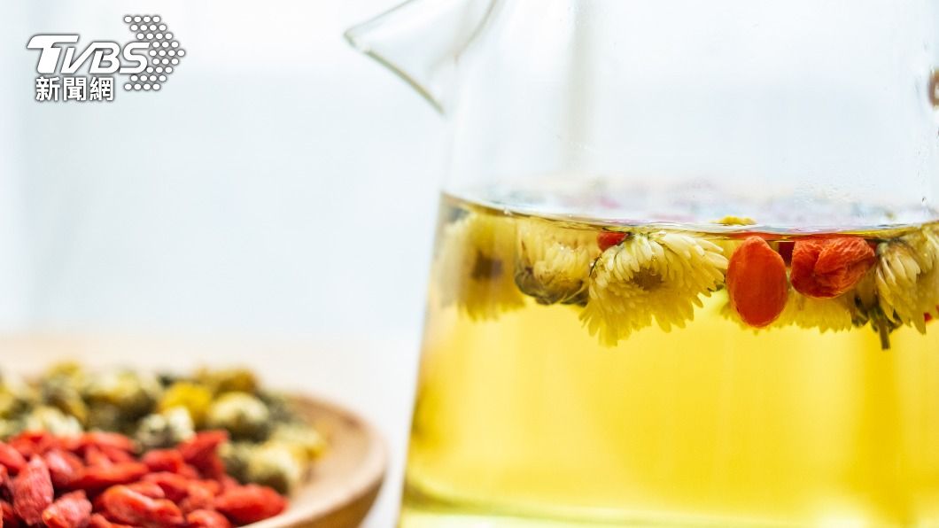 枸杞菊花茶可補肝腎、明目。(示意圖/shutterstock達志影像)