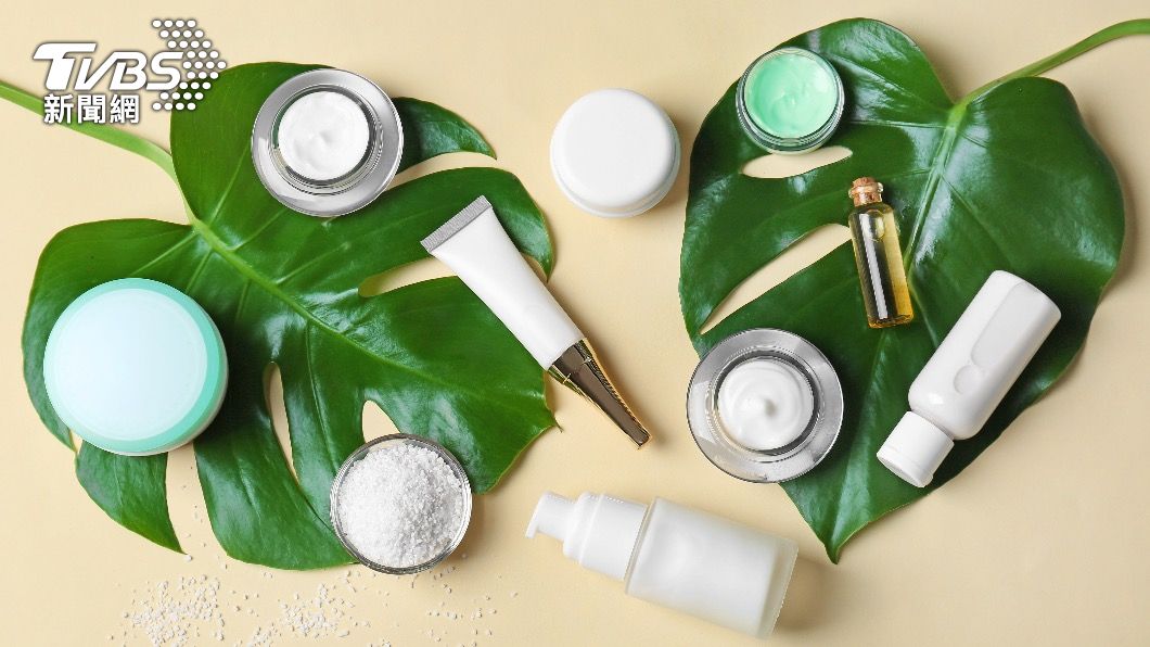 皮膚科醫生表示並非天然成分就不會對皮膚產生問題。(示意圖/shutterstock達志影像)