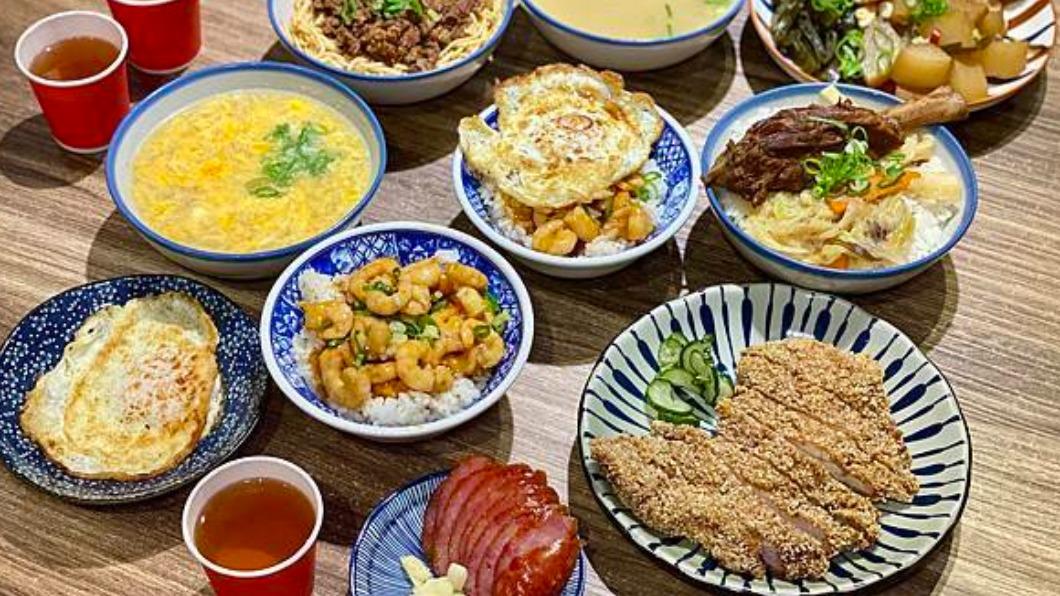 忠青商行販售「極品好蝦炊飯」、「手切威士忌牛肉燥麵」等多項商品。（圖／蛋寶趴趴go提供）  