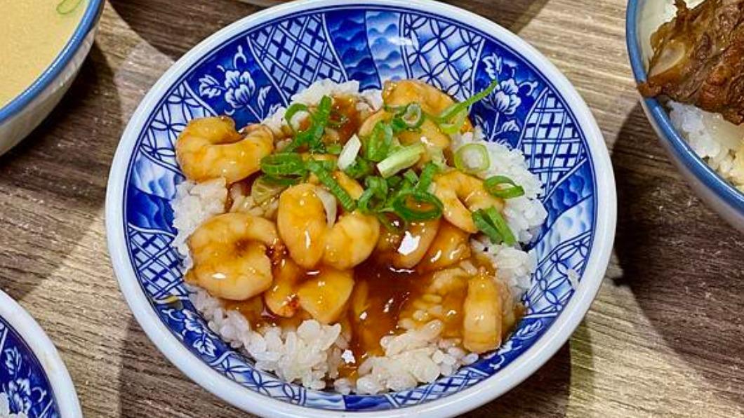 「極品好蝦炊飯」的蝦肉Q彈，米飯吸滿高湯精華。（圖／蛋寶趴趴go提供）  