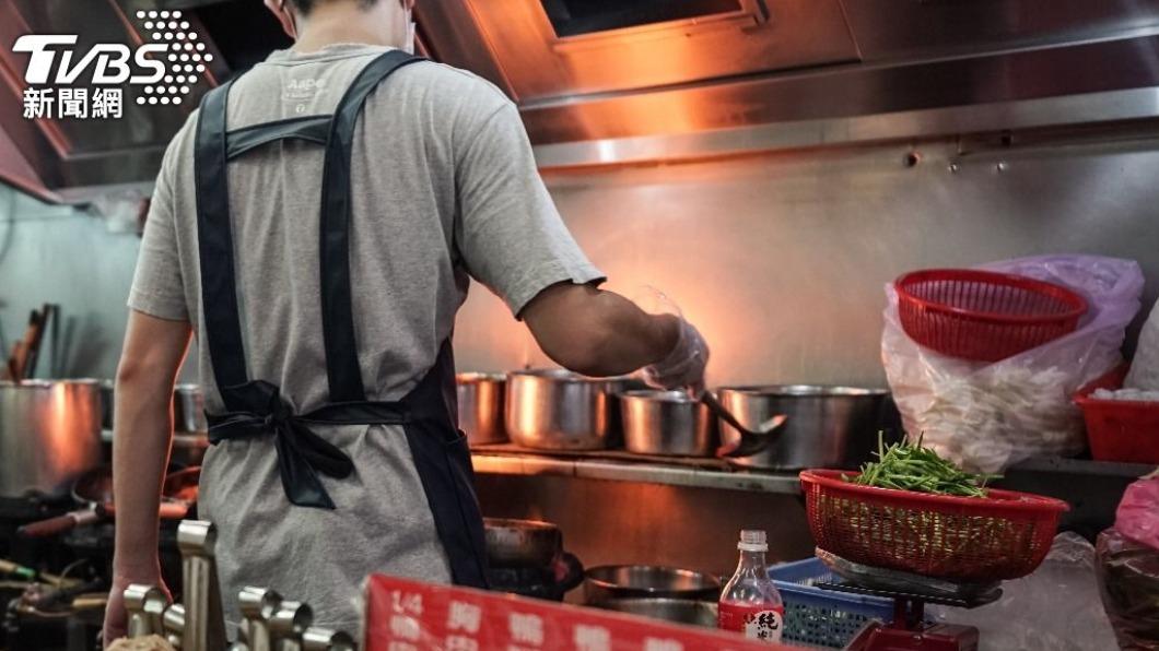 一般小吃店菜色豐富、價格親民。(示意圖/shutterstock達志影像)