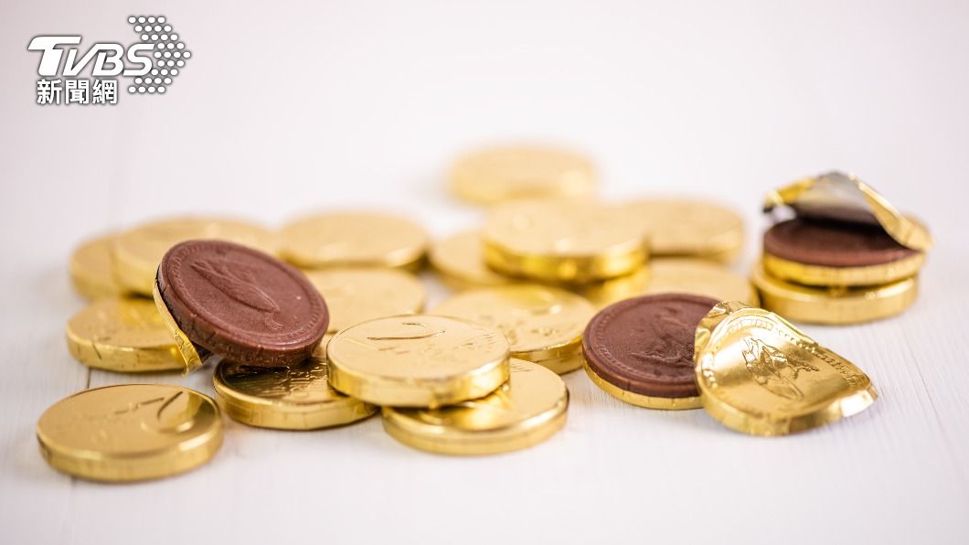 「金幣巧克力」幾乎是所有網友公認的過年最難吃傳統零食。(示意圖/shutterstock達志影像)