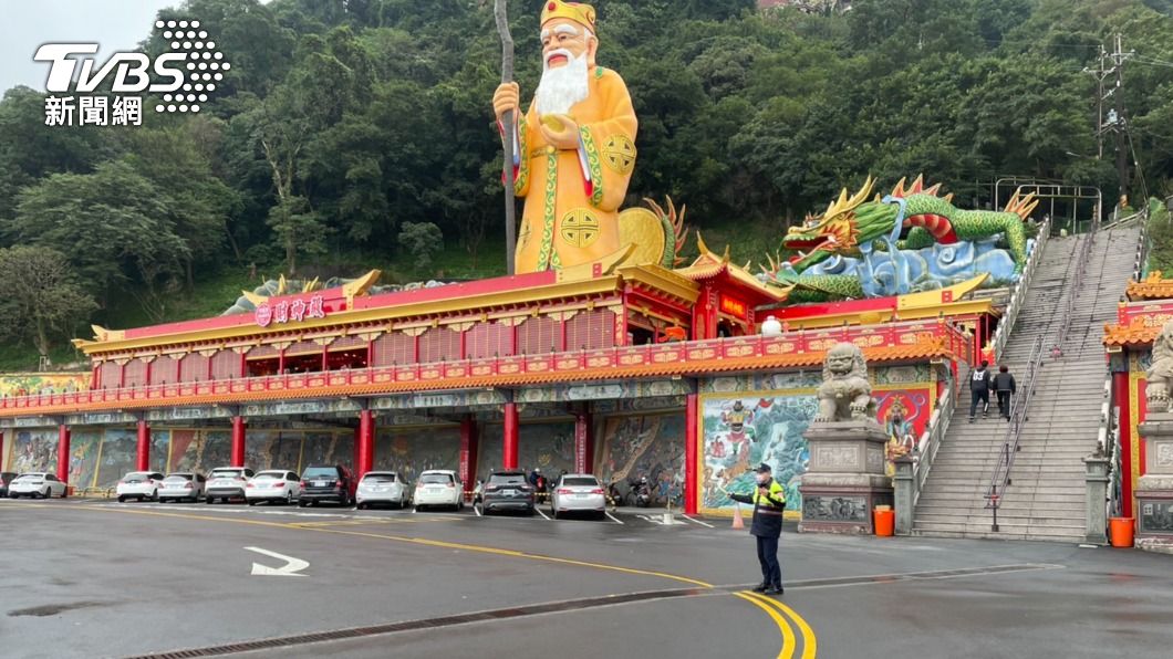 烘爐地聽詭異女聲!神秘翁突喊「等你很久」 網發毛:祂在保護你