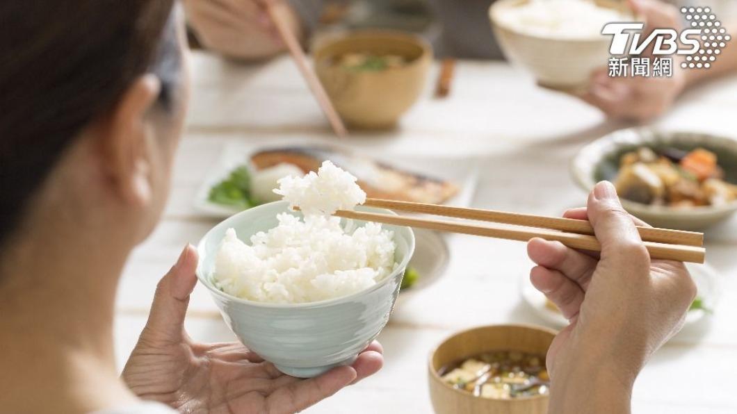 網友認為，另一半是醫師會讓大部分長輩都很滿意。（示意圖／shutterstock達志影像）