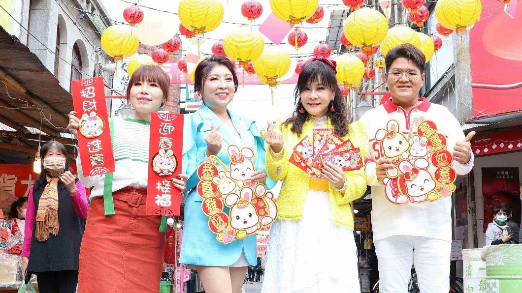 李學宸（右起）、龍千玉、陳思安及廖婉君分享兔年開運秘訣。（圖／豪記唱片提供）
