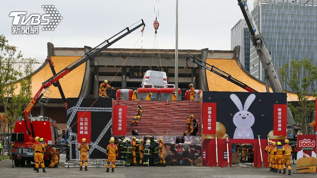 國父紀念館狂竄濃煙...免驚!2023台灣燈會北市消防演練