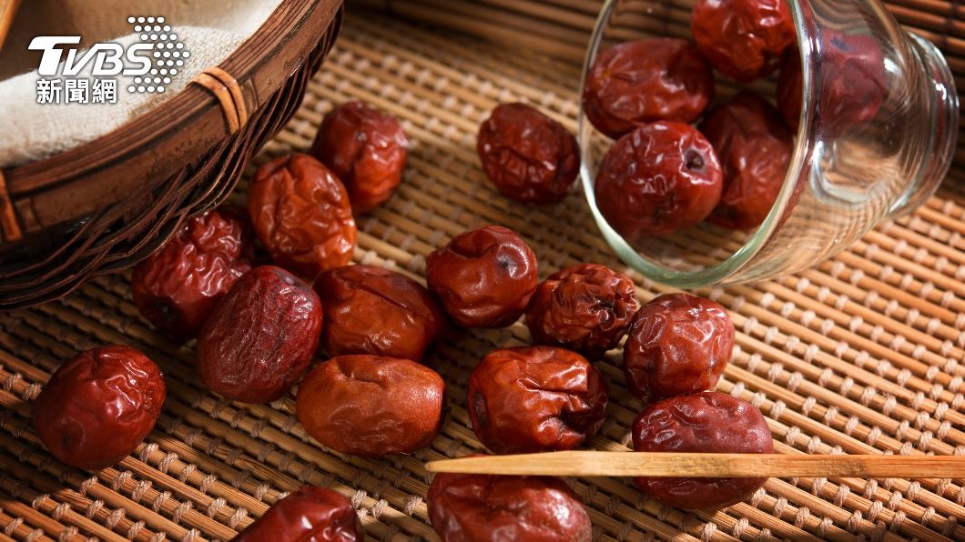 加入紅棗,能增加佛跳牆的香氣。(示意圖/shutterstock達志影像)