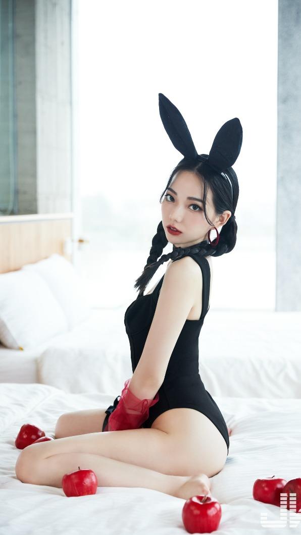 啾啾扮成兔女郎。(圖/JKF提供)