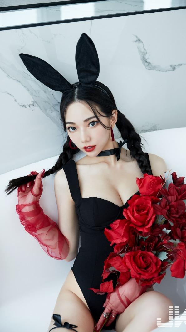 啾啾扮成兔女郎。(圖/JKF提供)