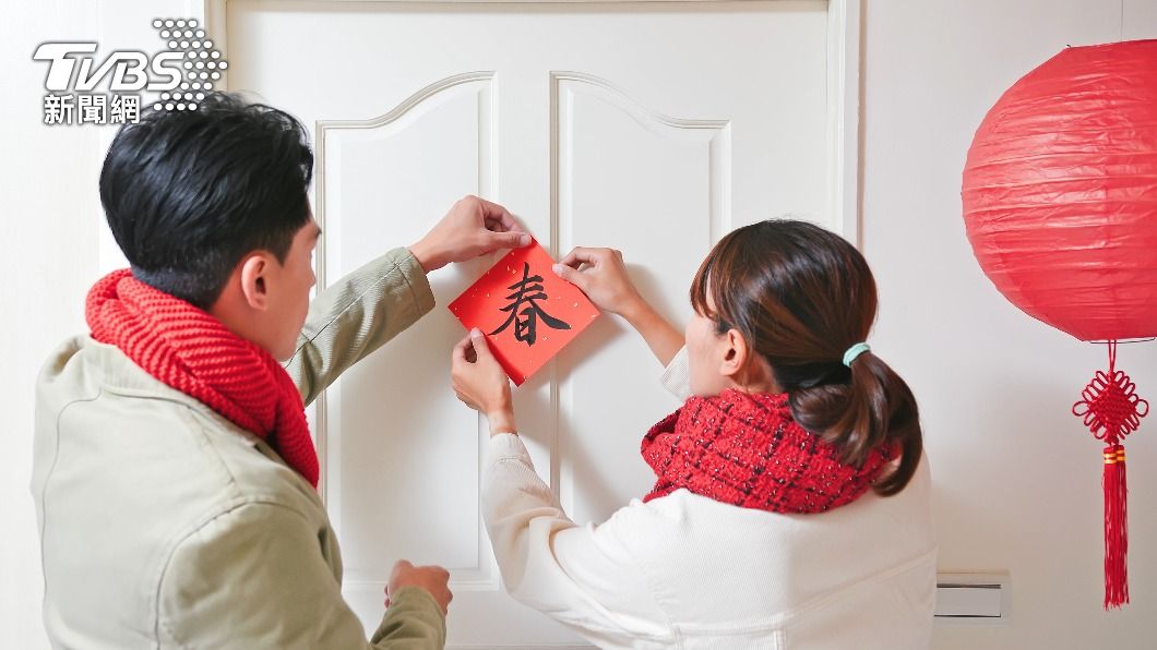 大寒節氣可以購買春聯與新衣物。(示意圖/shutterstock達志影像)