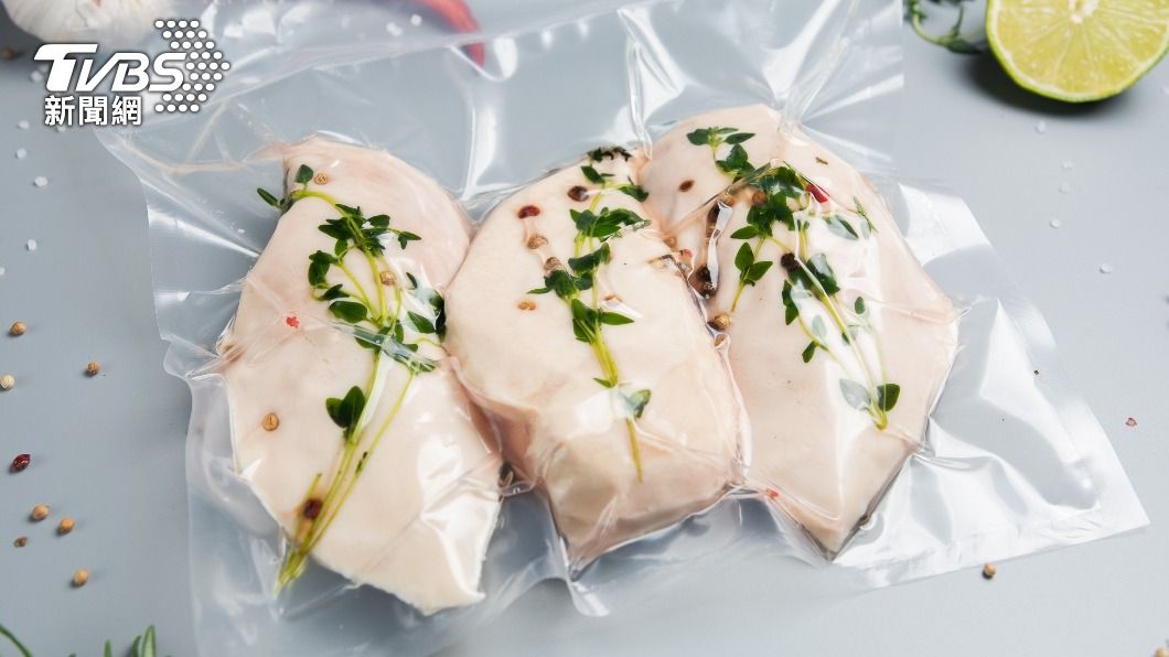 真空雞胸肉竟藏細菌!毒素恐「麻痺神經」 營養師籲加熱吃