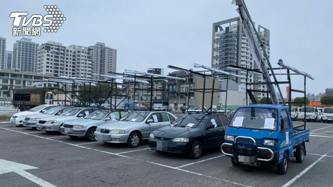 6車全進拖吊場。(圖/TVBS)