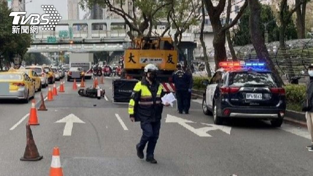 警方獲報後趕抵現場。(圖/TVBS)