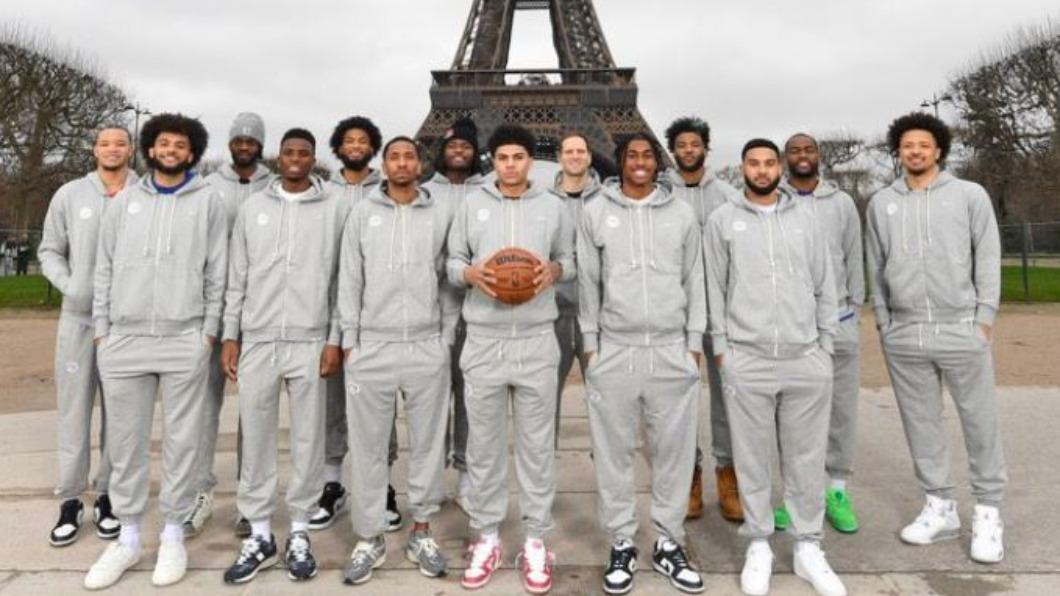 活塞全隊大合照中，就只有杜倫1人缺席。（圖／翻攝自「@NBAFRANCE」推特）