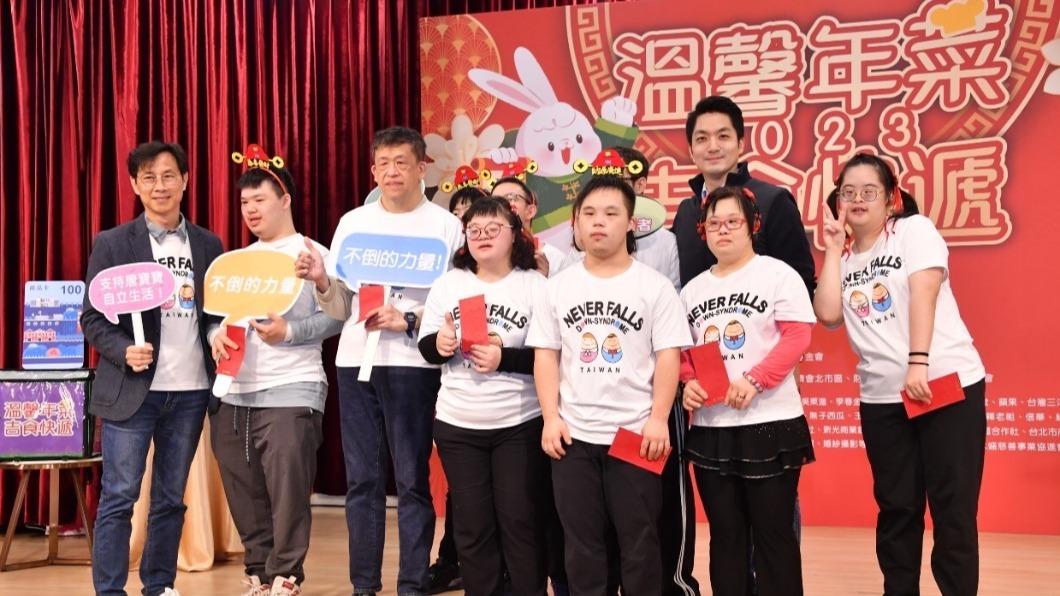 讓弱勢族群過好年!北市送2800份年菜 推急難餐券