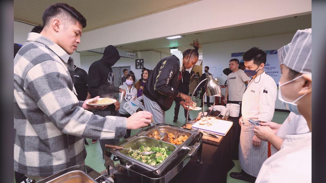球迷有口福!Buffet進駐國體大 魔獸特愛台式炒飯