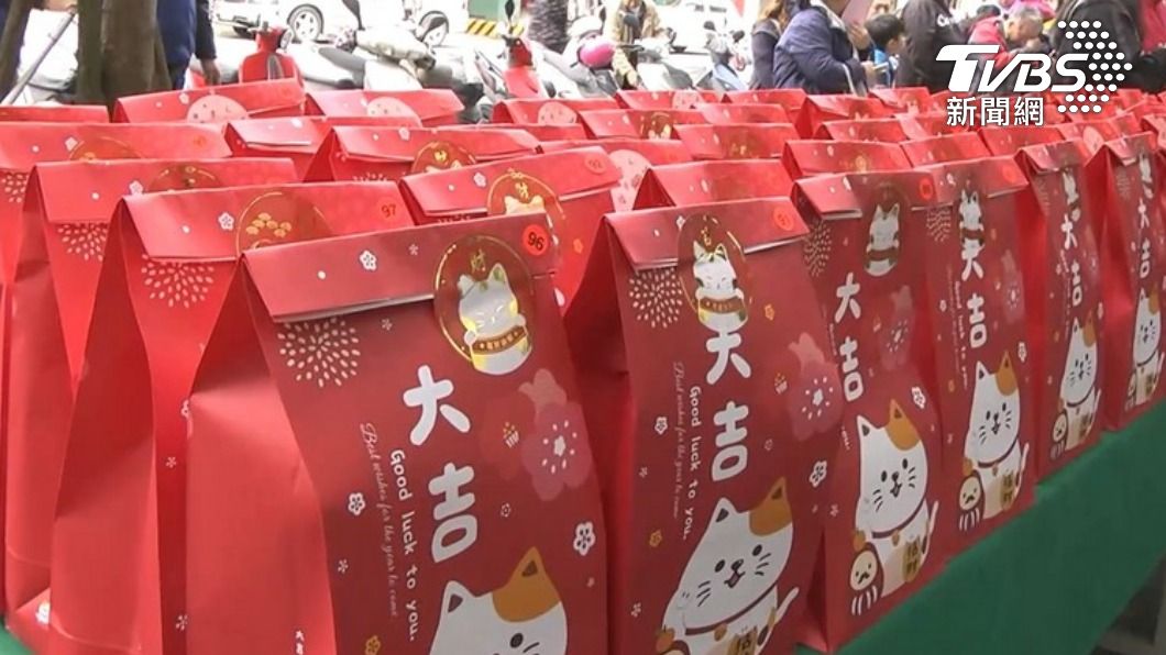 超商福袋擺一排!他好奇為何滯銷 網曝關鍵:總該清醒了