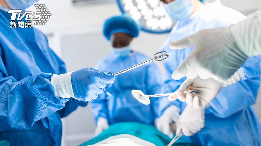 可以透過手術切除眼瞼黃斑瘤。(示意圖/shutterstock達志影像)