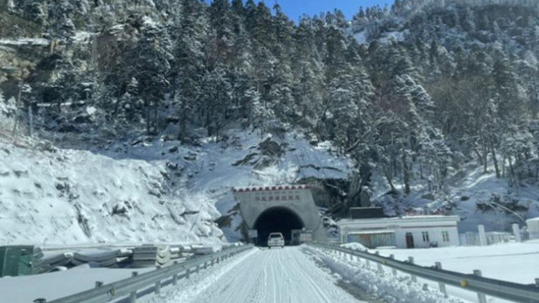 多名當地居民透露，事故路段附近此前曾多次發生雪崩。（圖／翻攝自《新華社》）