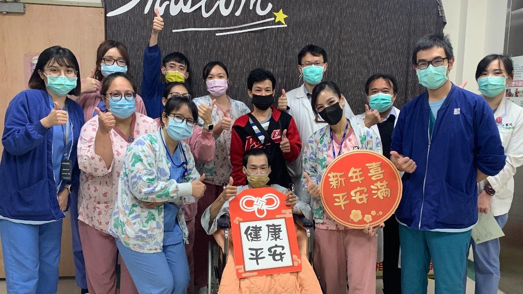 創門諾記錄 葉克膜裝54天 蘇男出院慶團圓