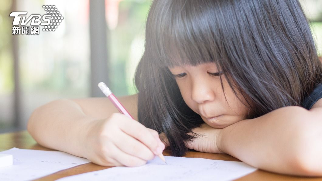 孩子不專心？小二童常發呆竟是「這病」　母後悔痛哭：罵她3年