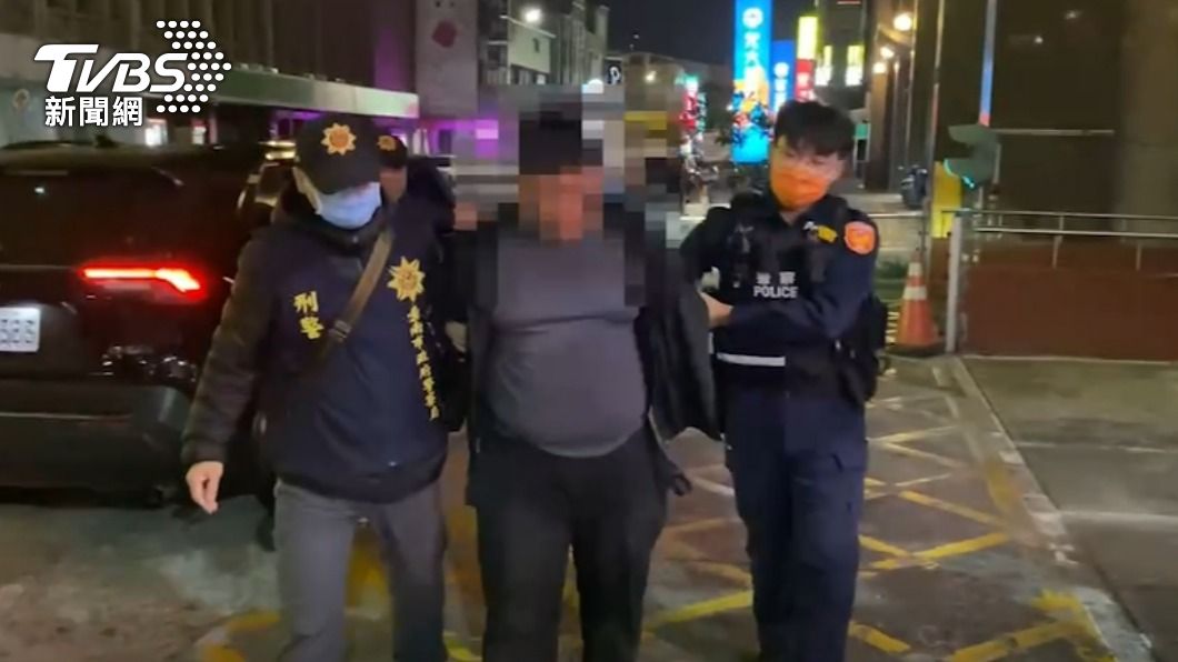 銀樓父子吃滿臉辣椒水 搶匪抱18枚金戒指狂奔