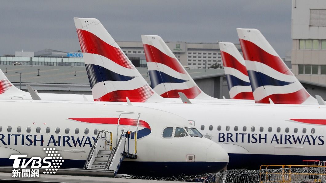 首日上班誤啟逃生梯　英航菜鳥空服害公司損失百萬