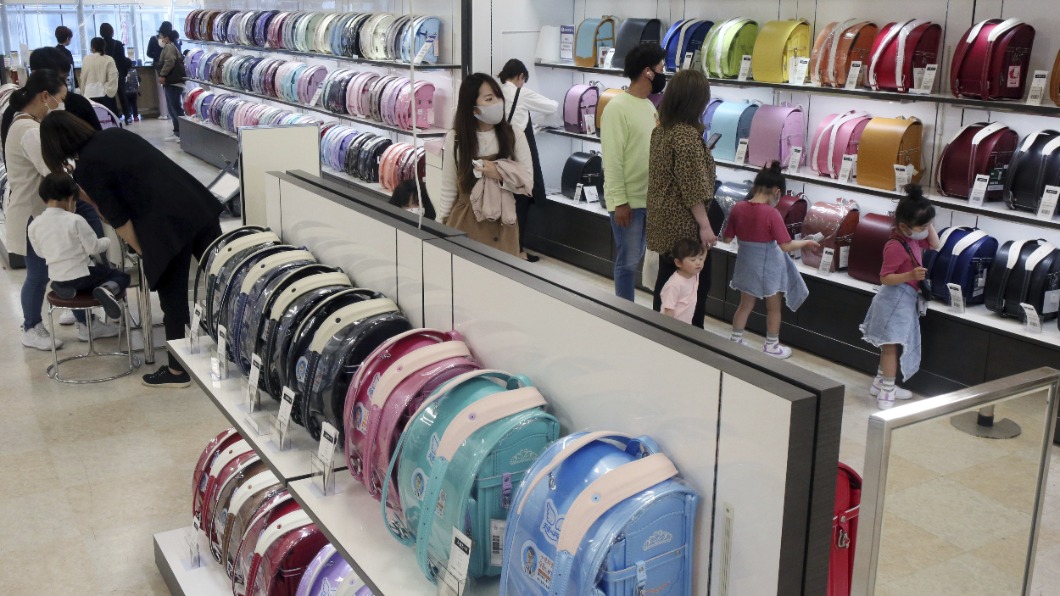 小學生必揹傳統書包?日本家長打破迷思