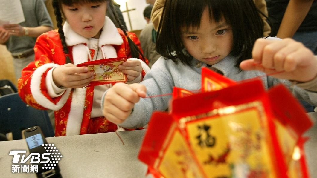 不滿父親「代管」7.5萬壓歲錢拒還　姐弟一狀告上法院
