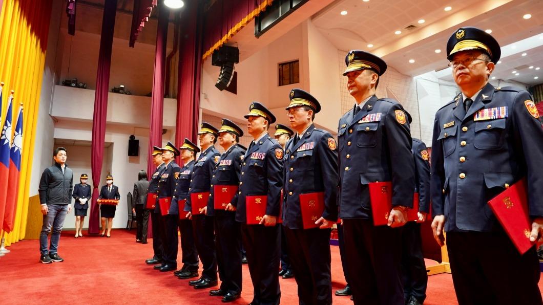 新任分局長、大隊長宣誓就職。(圖/台北市警察局提供)