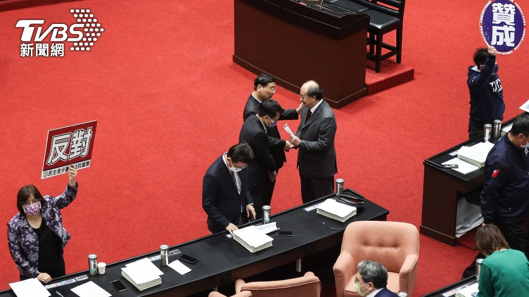 圖為立法院會表決保留提案。（圖／中央社）