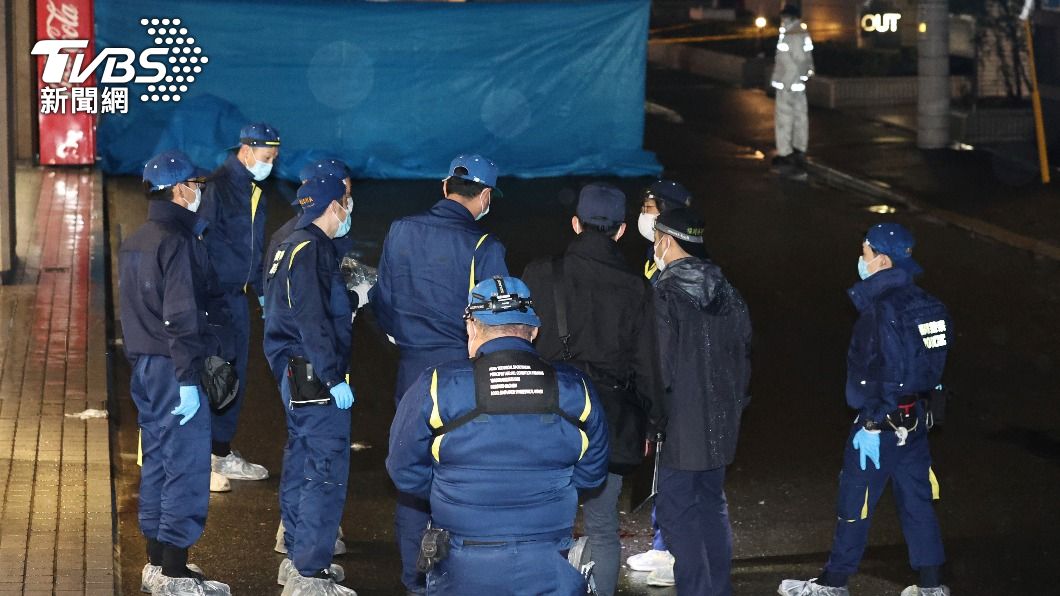 事發後,福岡警方在現場進行搜查。(圖/達志影像美聯社)