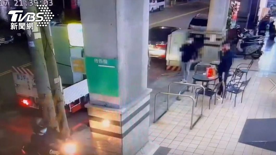 面交也有風險！他買iPhone突反悔　亮刀連機帶包搶走