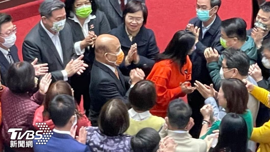 立院通過112年度中央政府總預算，行政院長蘇貞昌今前往立法院致意。（圖／吳紹瑜攝）